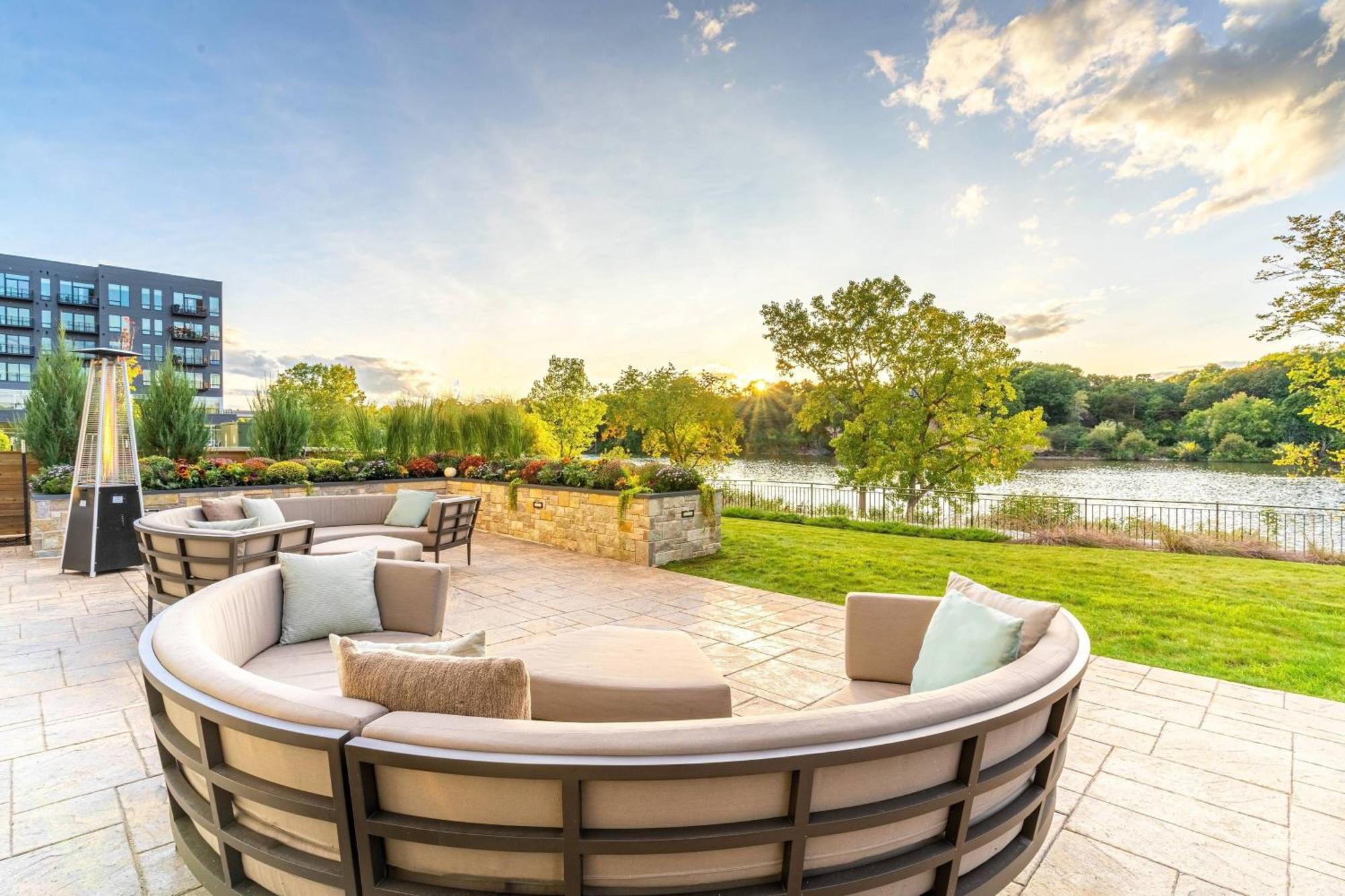Courtyard By Marriott Appleton Riverfront Exterior photo